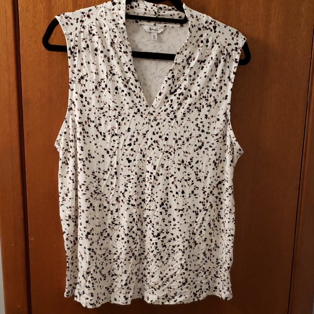 Reitmans Black and White Sleeveless Blouse